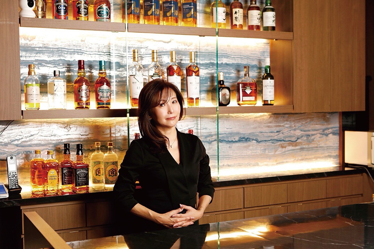 Snack Solace(ソレイス)店内 1