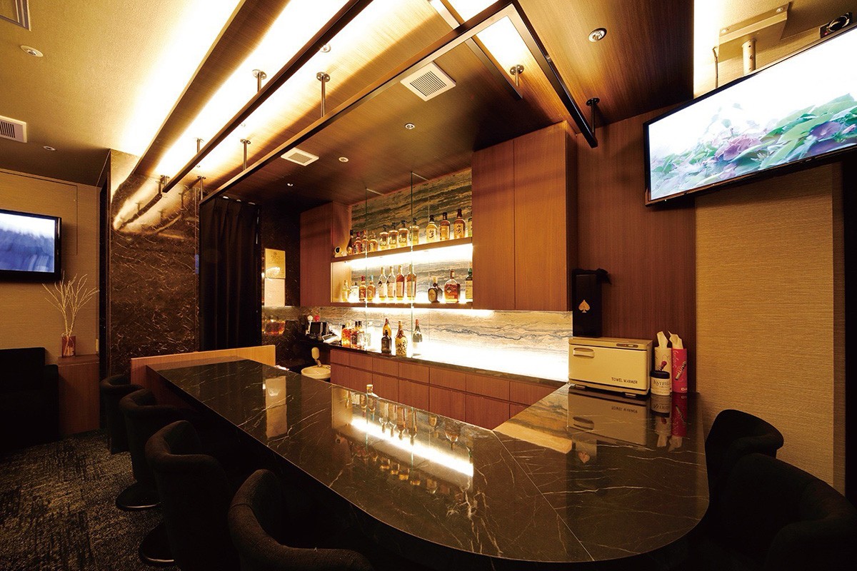 Snack Solace(ソレイス)店内 2